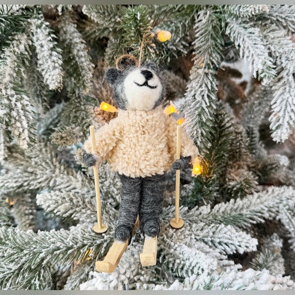 Winter Sports Animal Felted Ornament 🎄 - Picture 3 of 4